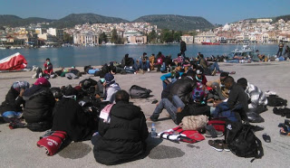 Τραγική η κατάσταση στα νησιά του Αιγαίου: Πάνω από 6.000 πρόσφυγες και μετανάστες περιμένουν πλοίο για να φύγουν... - Φωτογραφία 1