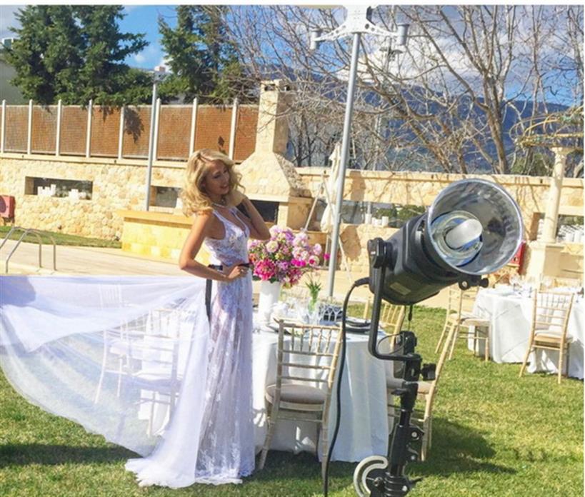 Η Ελληνίδα εστεμμένη ντύθηκε νύφη! - Φωτογραφία 2