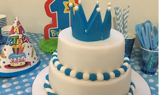 Γιόρτασαν τα πρώτα γενέθλια του «πρίγκιπά» τους με τούρτα υπερπαραγωγή! - Φωτογραφία 1