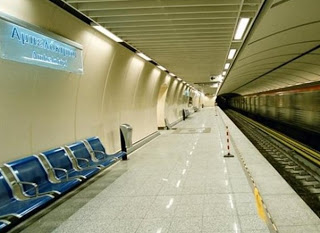 ΣΟΚ: Άνδρας έπεσε στις γραμμές του μετρό στην Αθήνα και σκοτώθηκε - Φωτογραφία 1