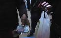 Πρόσφυγες στην Ειδομένη στήνουν υπαίθρια μαγαζιά και πωλούν τα... [photos] - Φωτογραφία 7