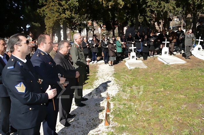 Επιμνημόσυνη δέηση στο Στρατιωτικό κοιμητήριο Καλαμπάκας - Φωτογραφία 11