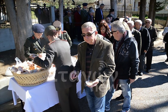 Επιμνημόσυνη δέηση στο Στρατιωτικό κοιμητήριο Καλαμπάκας - Φωτογραφία 4