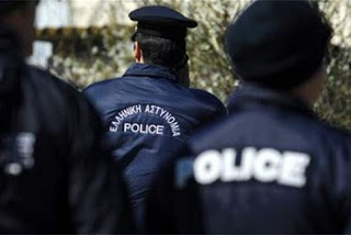 Αστυνομικοί από τη φύλαξη vip στη μάχη του προσφυγικού - Φωτογραφία 1