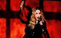 Η Madonna ξεσπά στη σκηνή: Έχω χάσει τον γιο μου... [photos] - Φωτογραφία 3