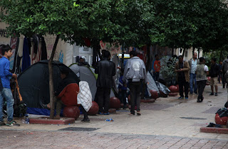 Τέλος οι πρόσφυγες από την πλατεία Βικτωρίας-Την καθαρίζουν... - Φωτογραφία 1