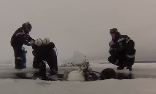 Ρωσία: Ρεκόρ κατάδυσης κάτω από τον πάγο - Φωτογραφία 1