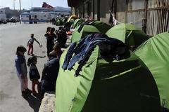 2.500 ΜΕΤΑΝΑΣΤΕΣ ΚΑΙ ΠΡΟΣΦΥΓΕΣ ΣΤΟΥΣ ΕΠΙΒΑΤΙΚΟΥΣ ΣΤΑΘΜΟΥΣ ΤΟΥ ΟΛΠ