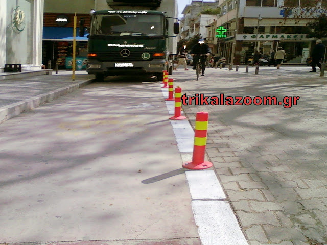 ΑΙΣΧΟΣ: Φορτηγό τσακίζει τα καινούργια πλαστικά κολονάκια στον ποδηλατόδρομο στα Τρίκαλα [photos] - Φωτογραφία 4