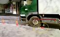 ΑΙΣΧΟΣ: Φορτηγό τσακίζει τα καινούργια πλαστικά κολονάκια στον ποδηλατόδρομο στα Τρίκαλα [photos] - Φωτογραφία 3