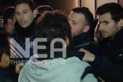 Αγρότες της Κρήτης εγκλώβισαν και προπηλάκισαν Σταθάκη, Ξανθό και Χαρίτση [photos]