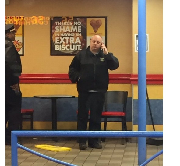 Πελάτης πυροβολεί εργαζόμενο σε εστιατόριο της Φιλαδέλφεια γιατί καθάριζε τα τραπέζια δίπλα του [photos] - Φωτογραφία 4