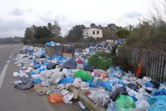 ΔΗΜΟΣ ΠΥΡΓΟΥ: Καμία αποκομιδή απορριμμάτων – Και Καθαρά Δευτέρα με τα «βουνά» των σκουπιδιών – Καμία παραίτηση [photos]