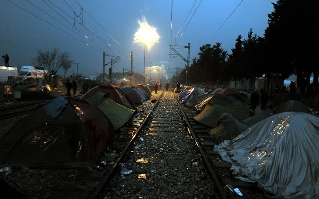 Τραγικές οι συνθήκες στην Ειδομένη: Οι πρόσφυγες αρρωσταίνουν και δεν έχουν που να πάνε... [photos] - Φωτογραφία 3