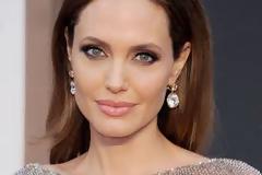 Δείτε τι φοράει η 9χρονη κόρη της Angelina Jolie... [photos]