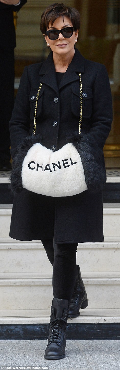 Η Kris Jenner εμφανίστηκε περήφανη στο show του οίκου Chanel... [photos] - Φωτογραφία 3