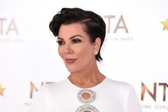 Η Kris Jenner εμφανίστηκε περήφανη στο show του οίκου Chanel... [photos]