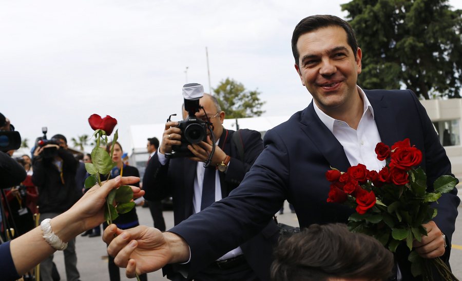 Τσίπρας στην Τουρκία: Τριαντάφυλλα, μπουζούκι και χαμόγελα με Νταβούτογλου  [photos] - Φωτογραφία 3
