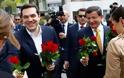 Τσίπρας στην Τουρκία: Τριαντάφυλλα, μπουζούκι και χαμόγελα με Νταβούτογλου  [photos]