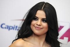 Το σκίσιμο της Selena Gomez στο φόρεμα που έφερε... λιποθυμίες! [photos]