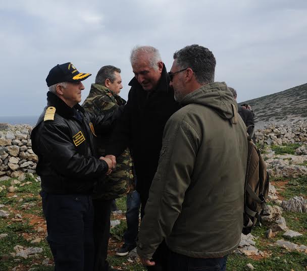 Παρουσία ΥΕΘΑ Πάνου Καμμένου στην επιμνημόσυνη δέηση για τους πεσόντες Αξιωματικούς του Πολεμικού Ναυτικού στη νήσο Κίναρο - Φωτογραφία 2