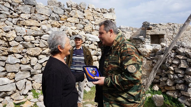 Παρουσία ΥΕΘΑ Πάνου Καμμένου στην επιμνημόσυνη δέηση για τους πεσόντες Αξιωματικούς του Πολεμικού Ναυτικού στη νήσο Κίναρο - Φωτογραφία 3