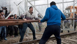 Τα Σκόπια κλείνουν οριστικά τα σύνορα με την Ελλάδα -Χιλιάδες πρόσφυγες εγκλωβισμένοι - Φωτογραφία 1
