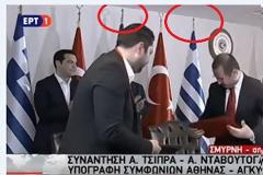 ΤΕΛΟΣ και επίσημα ο Σταυρός από τη σημαία - Τι άλλο θα δώσει πια ο Αλέξης...;  [photos+video]