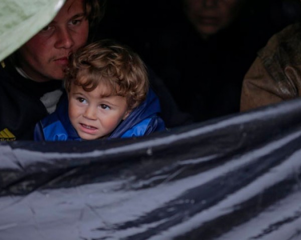 Ο μικρός Χριστός της Ειδομένης γεννήθηκε στις λάσπες – Η Ευρώπη σαν Ηρώδης, παρακολουθεί απαθής - Φωτογραφία 17