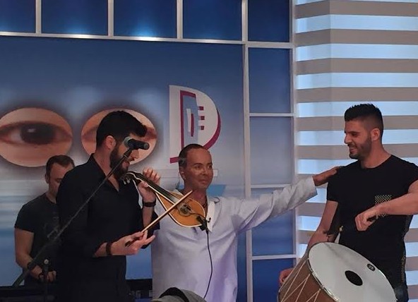 Λάκης Γαβαλάς: Χόρεψε πεντοζάλι, έπαιξε λύρα, και ξεσάλωσε με καλεσμένους τους «Droulias Brothers» [photos] - Φωτογραφία 7