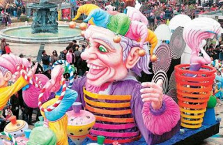 30.000 καρναβαλιστές στην Πάτρα- Κορυφώνεται το φαντασμαγορικό θέαμα - Φωτογραφία 1