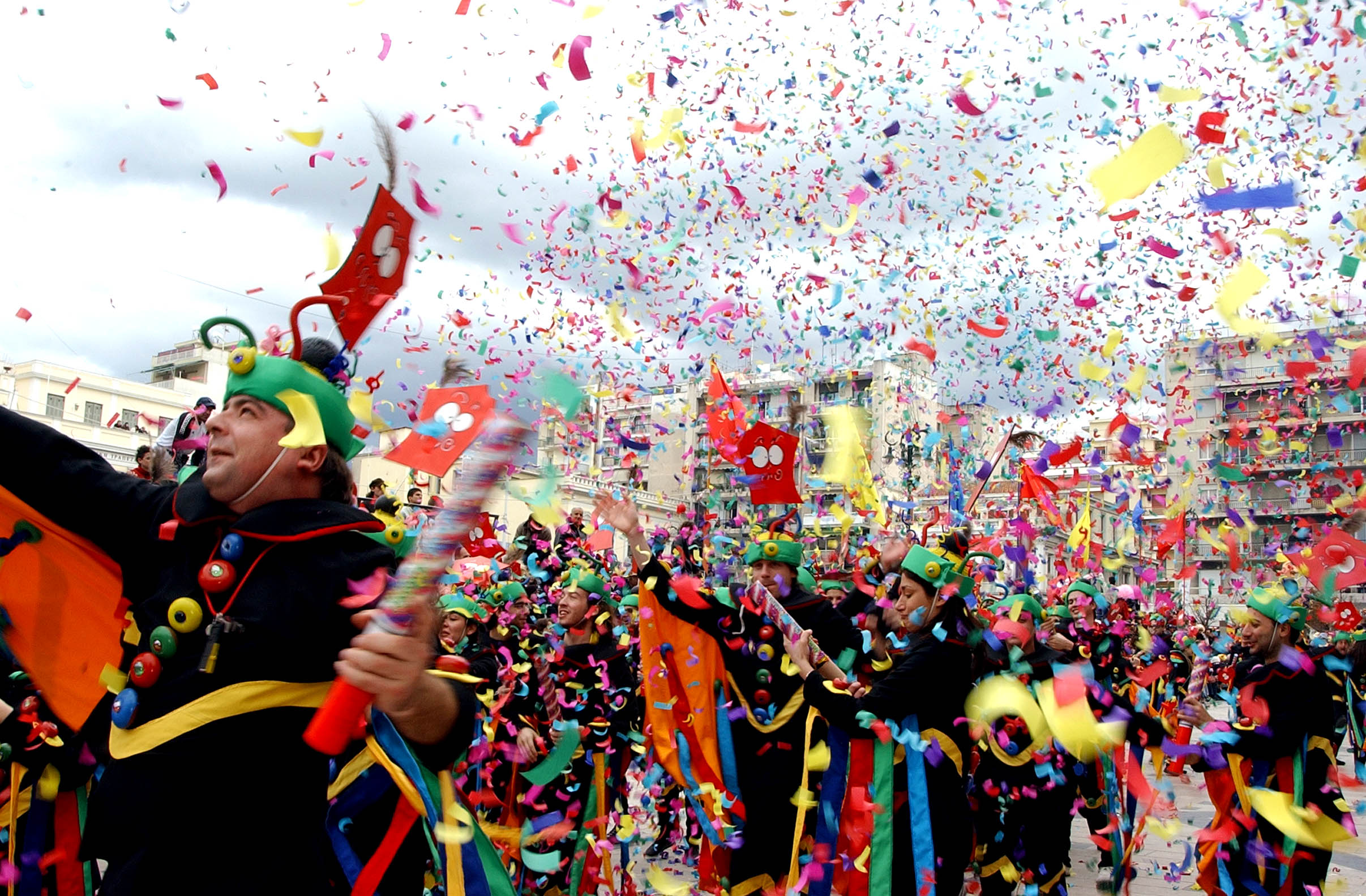 30.000 καρναβαλιστές στην Πάτρα- Κορυφώνεται το φαντασμαγορικό θέαμα - Φωτογραφία 2
