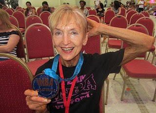 Γιαγιά 73 ετών με χόμπι το... bodybuilding! - Φωτογραφία 1