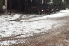 ΤΩΡΑ: Στα λευκά ντύθηκε το Αγρίνιο! [video]