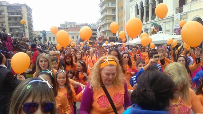 Πατρινό Καρναβάλι 2016: Ο Τσίπρας, ο Κυριάκος, ο Πλουτοκράτης, η όμορφη Βασίλισσα και οι χιλιάδες καρναβαλιστές [video] - Φωτογραφία 9
