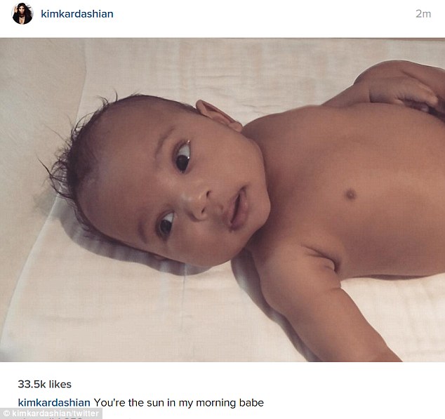 Η Κim Kardashian μας δείχνει (ξανά) το δεύτερο παιδί της... [photo] - Φωτογραφία 2