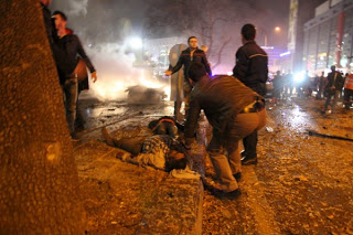 Προσοχή σκληρές εικόνες από το τρομοκρατικό χτύπημα στην Άγκυρα... [photos] - Φωτογραφία 1