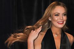 Τι λέει η μαμά της Lindsay Lohan για το νέο της αγόρι; [photos]