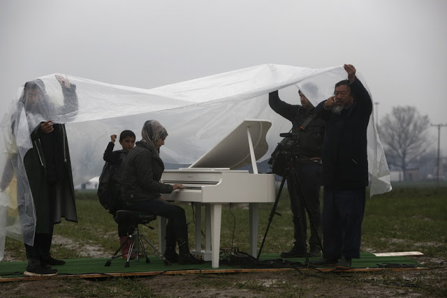 ΑΠΙΣΤΕΥΤΟ: Ένα πιάνο στην Ειδομένη - Φωτογραφία 3