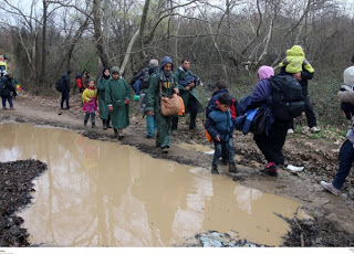 Το παιχνίδι που παίζουν στους πρόσφυγες: Τους λένε να πάνε στα Σκόπια και εκεί... - Φωτογραφία 1
