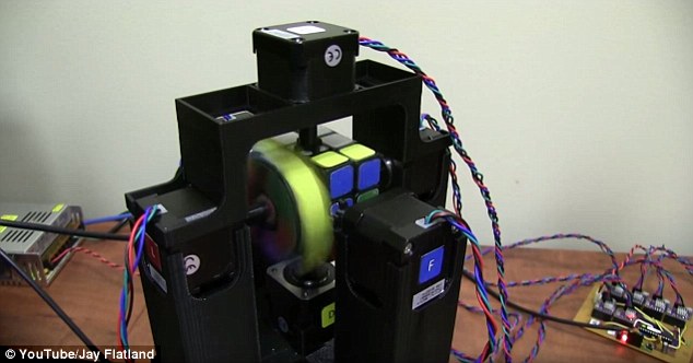 Δείτε το ρομπότ που λύνει τον κύβο του Ρούμπικ σε…1 δευτερόλεπτο! - Φωτογραφία 2