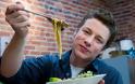 Ο Jamie Oliver και η γυναίκα του περιμένουν το... πέμπτο τους παιδί! [photos]