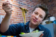 Ο Jamie Oliver και η γυναίκα του περιμένουν το... πέμπτο τους παιδί! [photos]