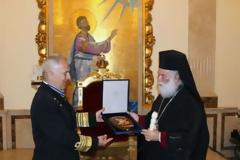 Ο αρχηγός ΓΕΕΘΑ Ναύαρχος Αποστολάκης στον Πατριάρχη Αλεξανδρείας (ΦΩΤΟ)