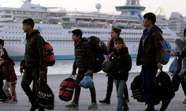 ΣΤΟ ΚΕΝΤΡΟ ΦΙΛΟΞΕΝΙΑΣ ΣΤΗΝ ΦΙΛΙΠΠΙΑΔΑ ΕΦΤΑΣΑΝ ΤΑ ΠΕΝΤΕ ΛΕΩΦΟΡΕΙΑ ΜΕ ΠΡΟΣΦΥΓΕΣ - Φωτογραφία 2