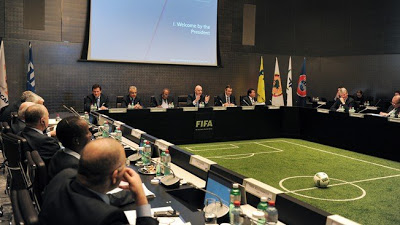 ΠΑΡΕΜΒΑΣΗ UEFA ΚΑΙ FIFA ΓΙΑ ΕΠΑΝΕΝΑΡΞΗ ΤΟΥ ΚΥΠΕΛΛΟΥ ΕΛΛΑΔΑΣ! ΑΠΕΙΛΟΥΝ ΜΕ ΚΥΡΩΣΕΙΣ! - Φωτογραφία 1