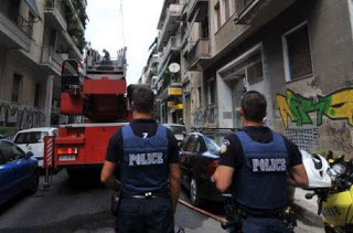 Δύο νεκροί σε πυρκαγιές στο Αγρίνιο και τη Θεσσαλονίκη - Φωτογραφία 1