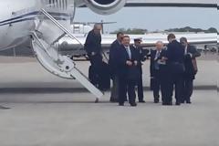ΜΕ ΤΟ ΠΡΩΘΥΠΟΥΡΓΙΚΟ ΑΕΡΟΣΚΑΦΟΣ ΣΤΙΣ ΗΠΑ Ο ΚΑΜΜΕΝΟΣ