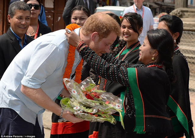 Δείτε πώς υποδέχτηκαν τον Πρίγκιπα Harry στο Νεπάλ... [photos] - Φωτογραφία 2