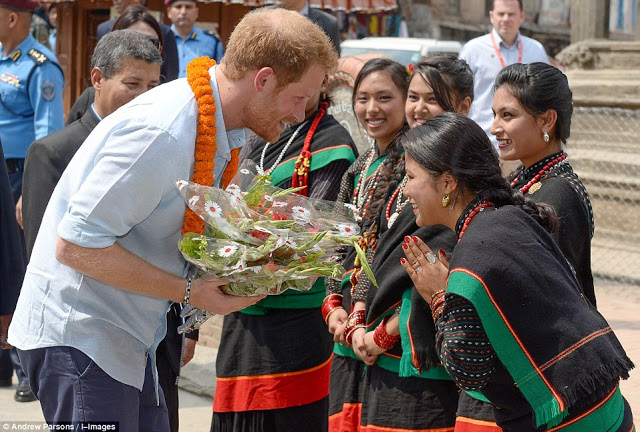 Δείτε πώς υποδέχτηκαν τον Πρίγκιπα Harry στο Νεπάλ... [photos] - Φωτογραφία 3